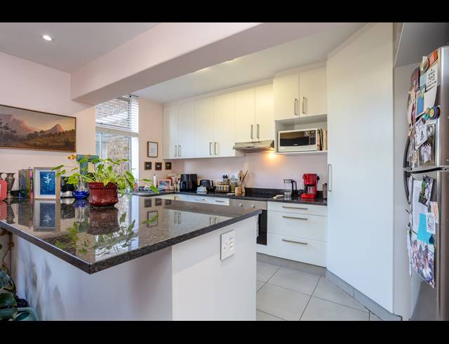 2 BEDROOM APARTMENT FOR SALE IN NEWLANDS